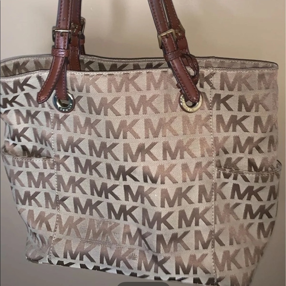 Michael Kors purse. Nice to travel with.